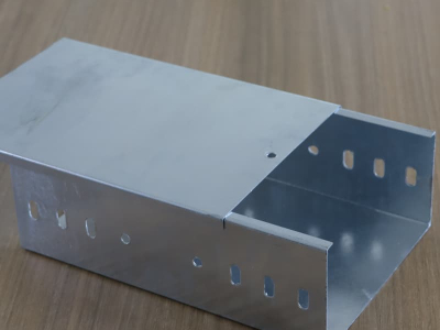 Trei ya kebo iliyofungwa