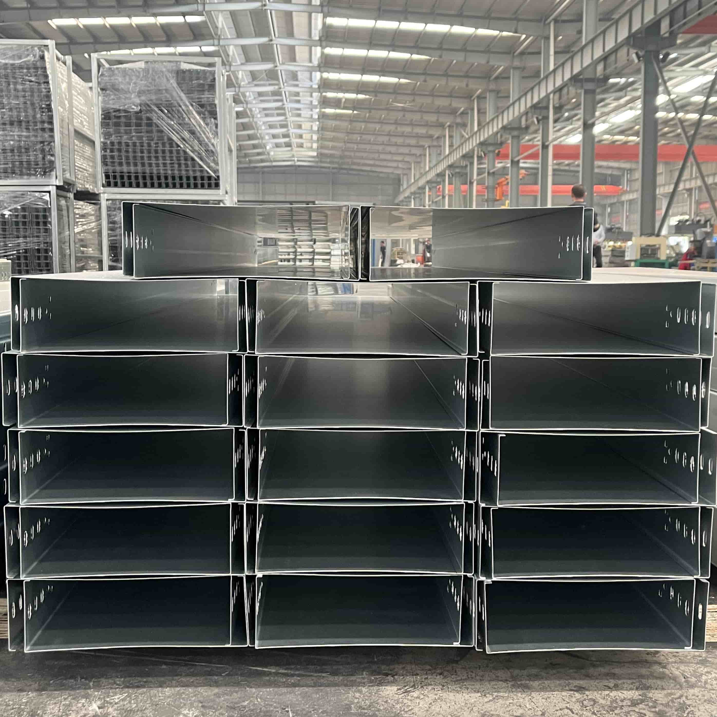 Trei ya kebo iliyofungwa