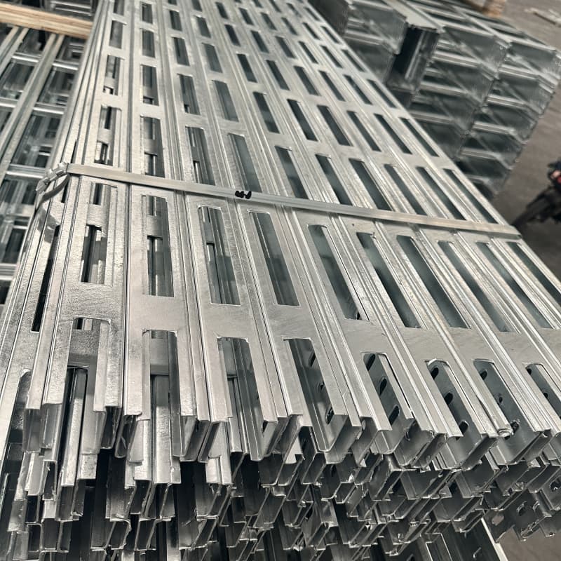 Tray ya cable ya chini